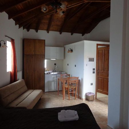 Plátanos Alonaki Guesthouse מראה חיצוני תמונה