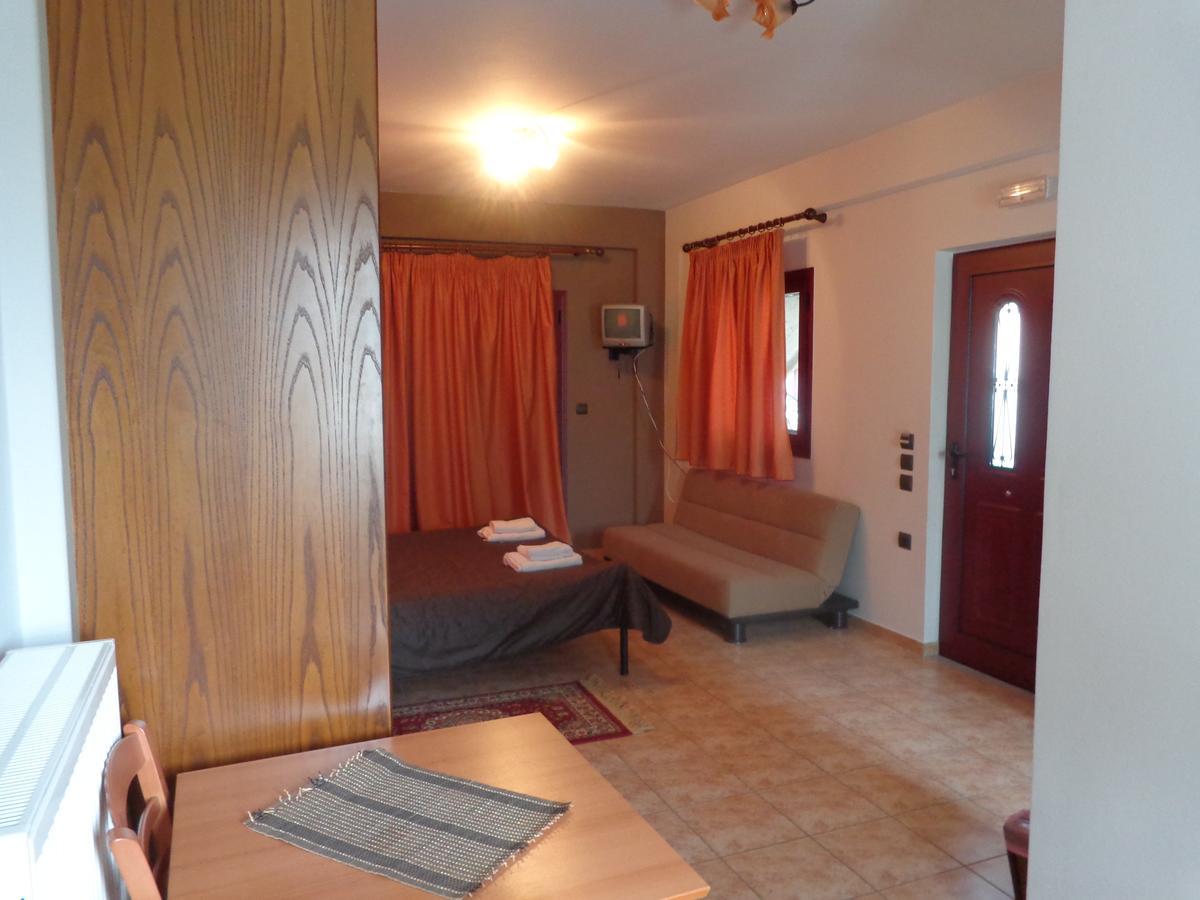 Plátanos Alonaki Guesthouse מראה חיצוני תמונה